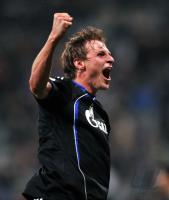 Fussball DFB Pokal : JUBEL Benedikt Hoewedes (Schalke)