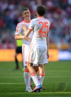 Fussball 1. Bundesliga, Saison 2011/2012:  Bastian Schweinsteiger (li.) mit Thomas Mueller (FC Bayern Muenchen)