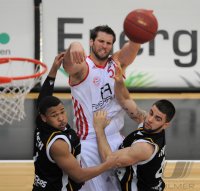 Basketball 1. Bundesliga 2011/2012:  Walter Tigers Tuebingen - FC Bayern Muenchen