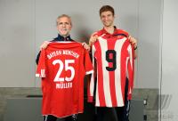 Fussball 1. Bundesliga : Gerd Mueller mit Thomas Mueller , FC Bayern Muenchen