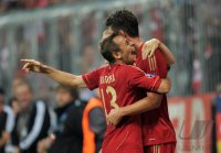 Fussball CHL  Saison 2011/2012:  JUBEL nach dem Tor Rafinha, Mario Gomez (v.li., FC Bayern Muenchen)