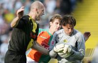 Fussball 1. Bundesliga: Bremen - Dortmund, Zweikampf