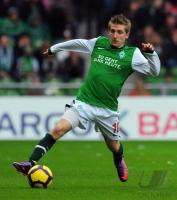 FUSSBALL, 1. BUNDESLIGA, 27. Spieltag: Bremen - Bochum, MARIN am Ball