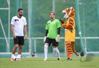 Fussball / Promi-Benefizifussballspiel in Tuebingen