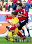 Fussball 1. Bundesliga: Leverkusen - Rostock, Zweikampf