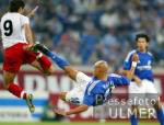 Fussball UI-Cup: Schalke - Pasching, Zweikampf