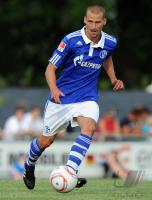 FUSSBALL, 1. BUNDESLIGA, SAISON 2010/2010: Schalke: KLUGE Einzelaktion