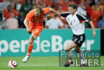Fussball Testspiel: Niederlande - Deutschland, Zweikampf