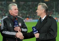 Fussball CHL  Saison 2011/2012:  Trainer Jupp Heynckes  (li, FC Bayern Muenchen) mit Trainer Ottmar HITZFELD (Schweiz)