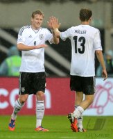 FUSSBALL INTERNATIONAL: Jubel nach dem Tor zum 2:0  Andre SCHUERRLE (li.)  mit Thomas MUELLER (Deutschland)