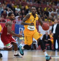 Basketball 1. Bundesliga 14/15 Hauptrunde:  Walter Tigers Tuebingen - Brose Baskets Bamberg