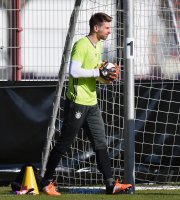 Fussball Training Deutsche Nationalmannschaft: Torwart Ron-Robert Zieler (Deutschland)