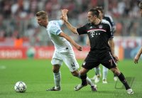 Fussball CHL  Saison 2011/2012: Raphael Koch (li, FC Zuerich) gegen Franck Ribery (re, FC Bayern Muenchen)
