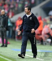 Fussball 1. Bundesliga Saison 15/16: Trainer Dirk Schuster (SV Darmstadt 98)