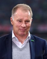 Fussball DFB Pokal 2. Runde 16/17: FC Bayern Muenchen - FC Augsburg