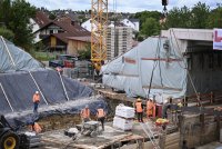 Einschieben Bahnbruecke Baustelle in Ergenzingen auf der Gaeubahn Strecke