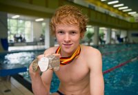 Schwimmen:  Leon Fischer