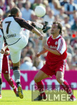 Fussball 1. Bundesliga: St. Pauli - Bayern, Zweikampf