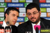 2. Fussball Bundesliga: (v. li.) Hamada Iraki (Dolmetcher) , Investor Hasan Ismaik