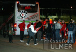 Fussball 2. Bundesliga: Koeln - Reutlingen, Zerschlagene Scheibe am Manschaftsbus