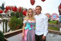 FUSSBALL 1. BUNDESLIGA 14/15:  FC Bayern Muenchen besucht das Oktoberfest 2014