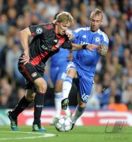 Fussball CHL  Saison 2011/2012:  Stefan Kiessling (li, Bayer 04 Leverkusen)  gegen Raul Meireles (re, FC Chelsea)
