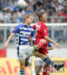 Fussball 1. Bundesliga: Duisburg - Stuttgart, Zweikampf