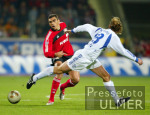 Fussball 1. Bundesliga: Leverkusen - Schalke, Zweikampf