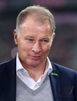 Fussball DFB Pokal 2. Runde 16/17: FC Bayern Muenchen - FC Augsburg