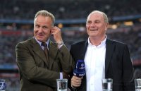 Fussball CHL  Saison 2011/2012: Vorstandsvorsitzender Karl Heinz Rummenigge, Praesident Uli Hoeness (v. li., FC Bayern Muenchen)
