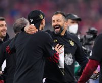 Fussball 1. Bundesliga Saison 21/22: JUBEL FC Bayern Muenchen feiert die 32. Meisterschaft