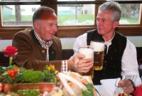 FUSSBALL 1. BUNDESLIGA: Vorstandsvorsitzender Karl Heinz Rummenigge und Trainer Jupp Heynckes (v. li)