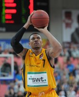 Basketball 1. Bundesliga 13/14:  Walter Tigers Tuebingen - Telekom Baskets Bonn