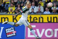 Fussball: 1. Bundesliga Saison 2010/2011: Wolfsburg, KJAER Einzelaktion