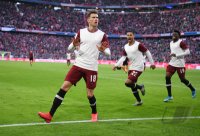 Fussball 1. Bundesliga Saison 19/20: JUBEL Leon Goretzka (FC Bayern Muenchen)