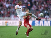 Fussball 1. Bundesliga, Saison 2011/2012:  Jubel nach dem Tor zum 1:0 Mario Gomez, Bastian Schweinsteiger (v. li., FC Bayern Muenchen)