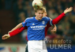 Fussball 1. Bundesliga: Schalke - Leverkusen, Zweikampf