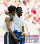 FUSSBALL 1. Bundesliga  FC Bayern - Kaiserslautern  Elber-Kuffour nach dem Spiel