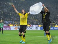 Fussball 1. Bundesliga :  Neven Subotic mit Lucas Barrios (v. li., Borussia Dortmund)