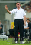 FUSSBALL 1. Bundesliga: S04, HEYNCKES gestik