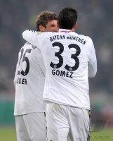 Fussball DFB Pokal, Saison 2011/2012, Viertelfinale: Thomas Mueller (li, ) mit Mario Gomez (FC Bayern Muenchen)