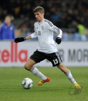 FUSSBALL INTERNATIONALES TESTSPIEL:  Ukraine - Deutschland, MUELLER am Ball