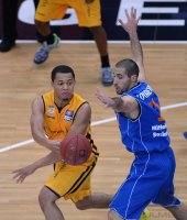 Basketball 1. Bundesliga 13/14:  Walter Tigers Tuebingen - Mitteldeutscher BC