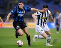 FUSSBALL SERIE A: Lucio  (li., Inter) gegen Diego (re., Juve)