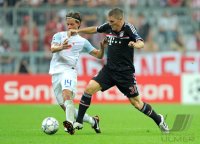 Fussball CHL  Saison 2011/2012:  Dusan Djuric (li, FC Zuerich) gegen Bastian Schweinsteiger (re, FC Bayern Muenchen)