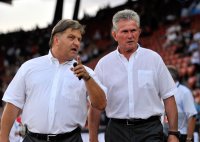 Fussball CHL  Saison 2011/2012:  Mediendirektor Markus Hoerwick mit Trainer Jupp Heynckes  (v. li., FC Bayern Muenchen)