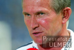 FUSSBALL 1. Bundesliga S04, Trainer Henckes, Portrait