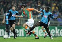 Fussball Champions League: Bremen - Udinese, Zweikampf