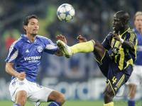 Fussball Champions League: Schalke - Istanbul, Zweikampf