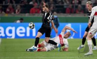 Fussball DFB Pokal  Halbfinale  2025/2026  23.04.2026VfB Stuttgart - SC Freiburg , ZWEIKAMPF, SPIELSZENE, AKTION, ACTION, DUELL,